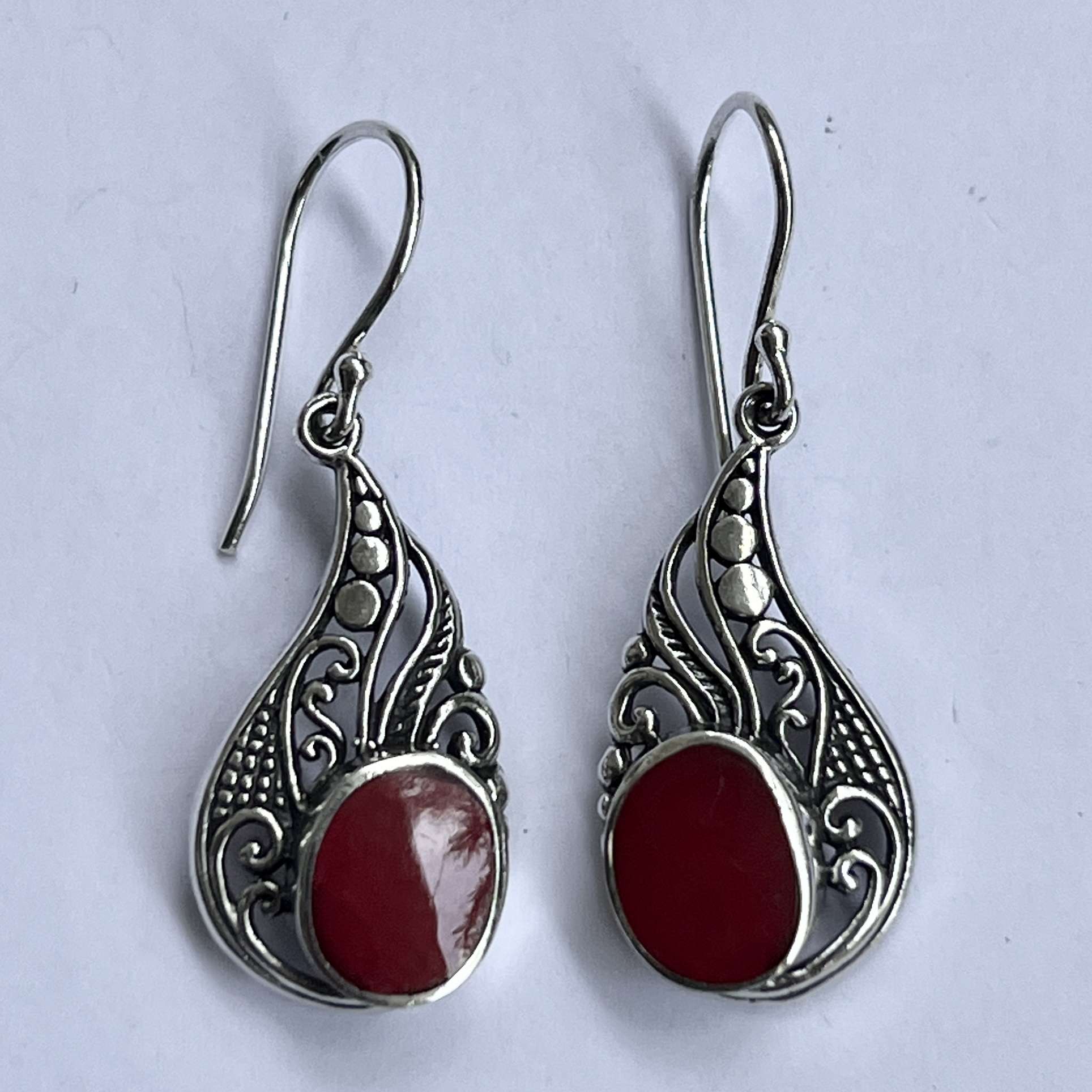 (HANDMADE 925 BALI STERLING SILVER FILIGREE EARRINGS WITH CORAL)